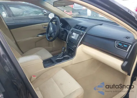 2015 Toyota Camry Le z USA, uszkodzony, nr VIN 4T1BF1FK3FU110379